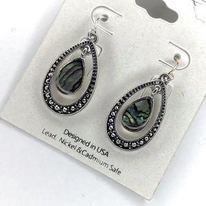 💗3/$15 Beautiful shell dangle tear drop earrings sensitive ears nwt